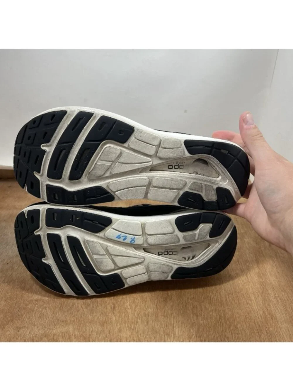 Topo Athletic Phantom 2 Men Size 9 Black Running Shoes Sneakers